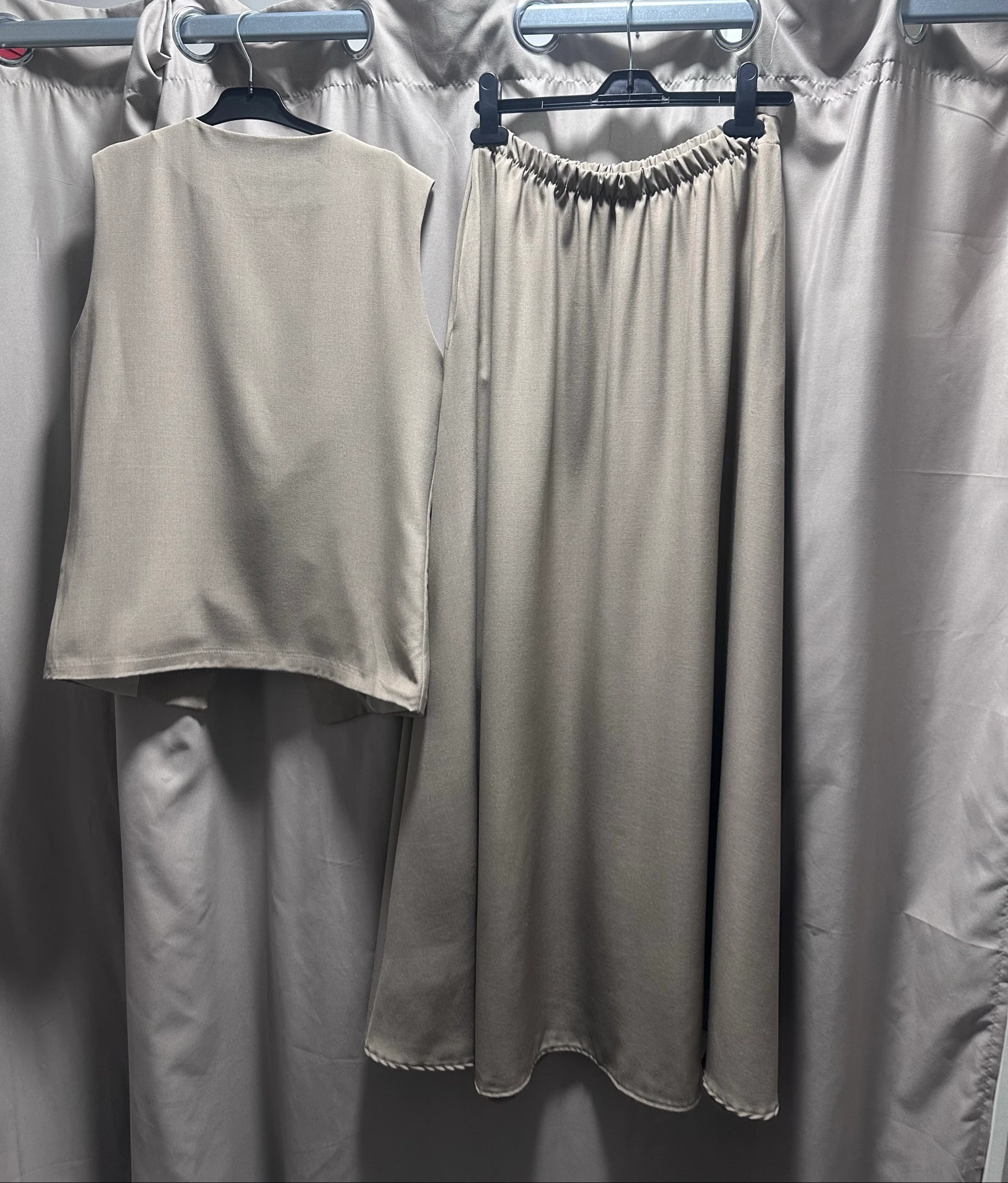 Mouwenloze blazer en lange rok set – photo 2